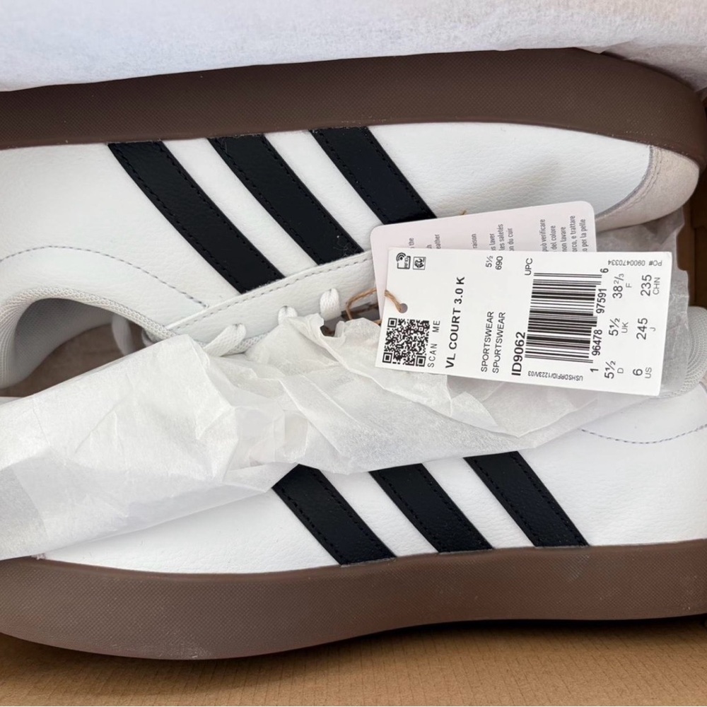 Adidas Sneakers